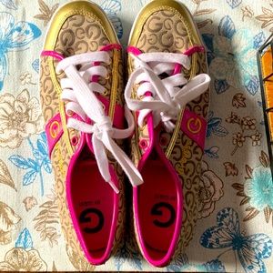 Women’s y2k size 9.5 Guess sneakers with gold detailing